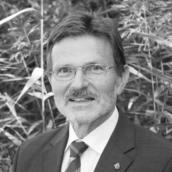 Dr. Robert Hanel